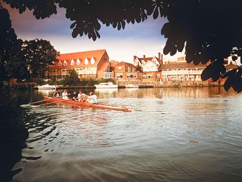 mercure london staines upon thames hotel