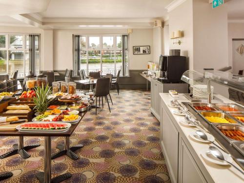 mercure london staines upon thames hotel