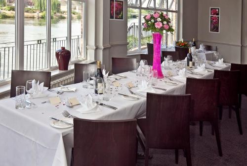 mercure london staines upon thames hotel