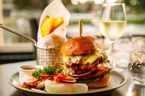 mercure london staines upon thames hotel