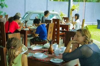 oreeka katunayake airport transit hotels