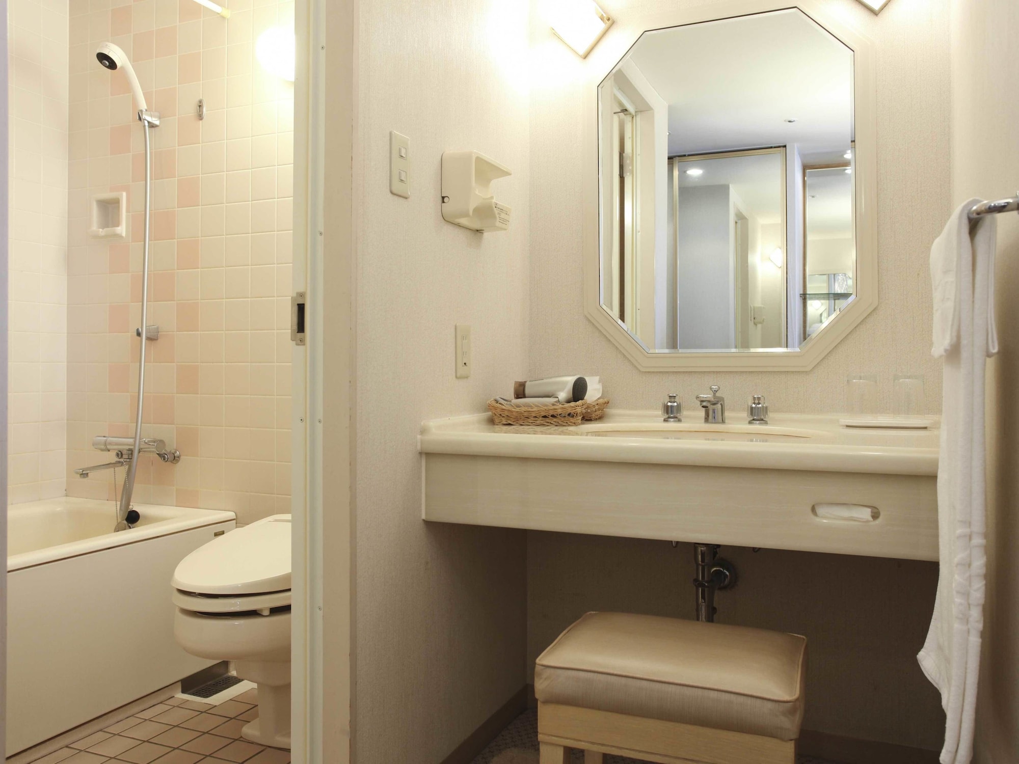 rembrandt hotel oita