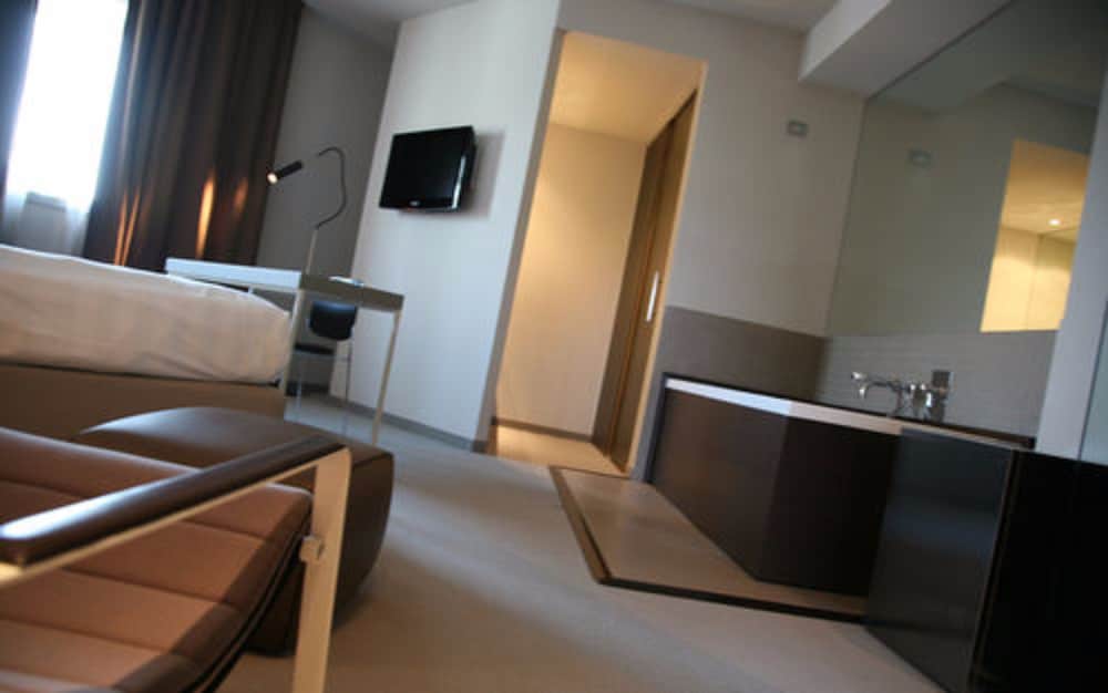g hotel