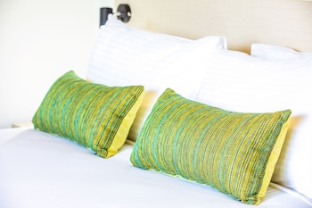 nightcap at shoppingtown hotel