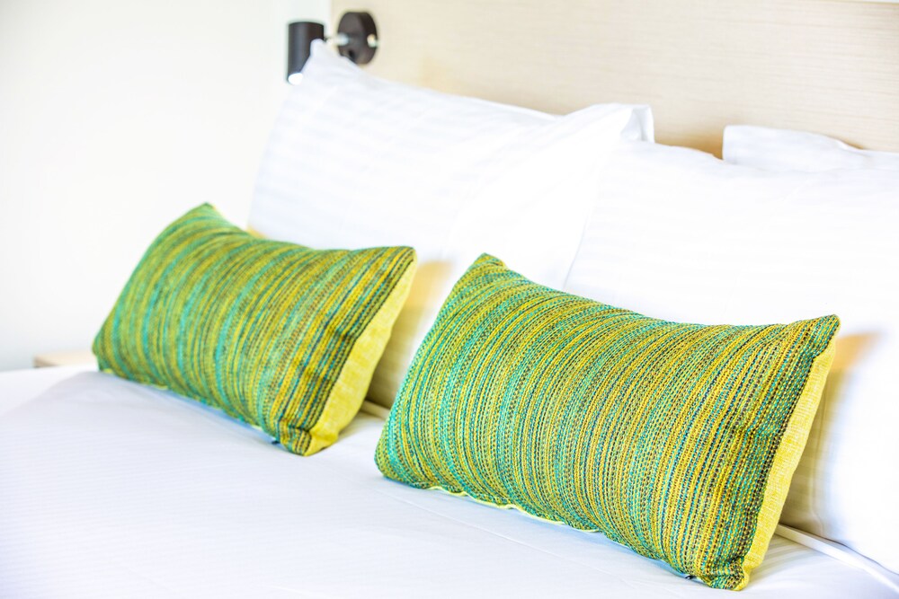 nightcap at shoppingtown hotel