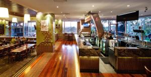 nightcap at shoppingtown hotel