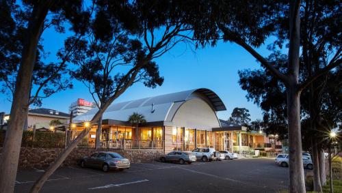 nightcap at shoppingtown hotel