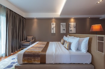 summit windmill golf suite hotel suvarnabhumi