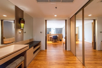 summit windmill golf suite hotel suvarnabhumi