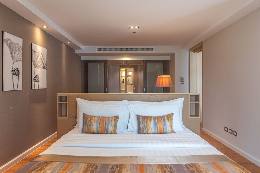 summit windmill golf suite hotel suvarnabhumi