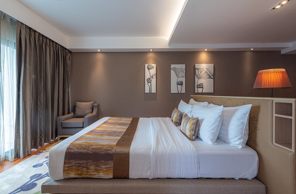 summit windmill golf suite hotel suvarnabhumi