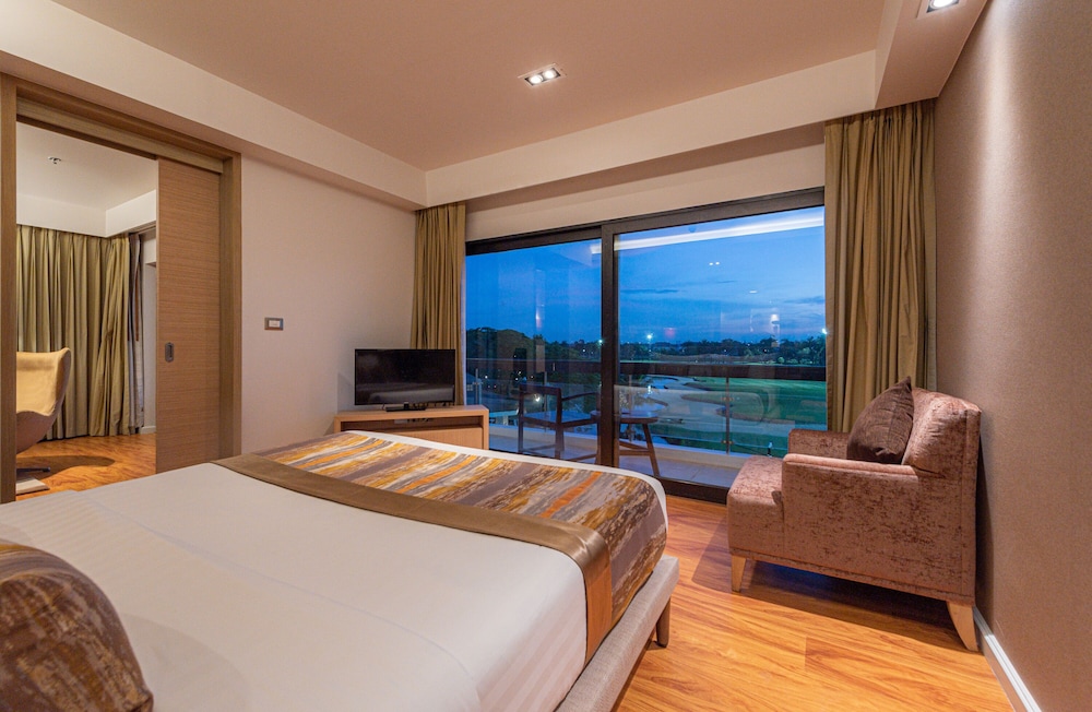summit windmill golf suite hotel suvarnabhumi