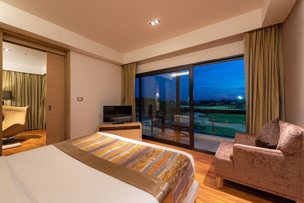 summit windmill golf suite hotel suvarnabhumi