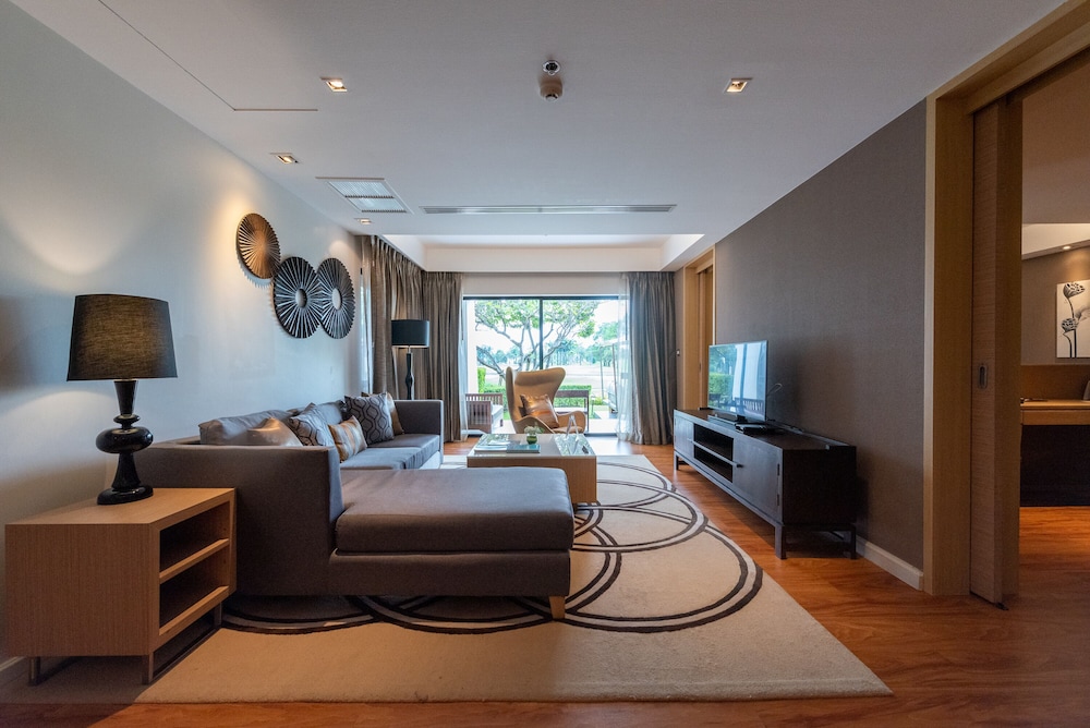 summit windmill golf suite hotel suvarnabhumi