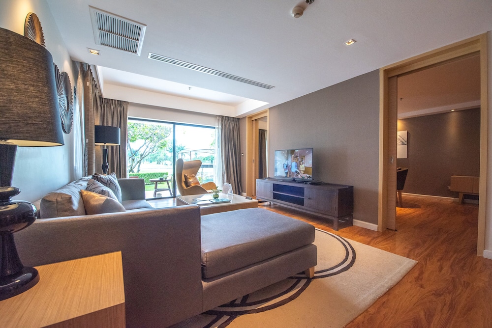 summit windmill golf suite hotel suvarnabhumi