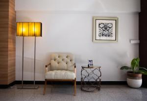 185 surawong hotel