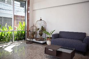 185 surawong hotel