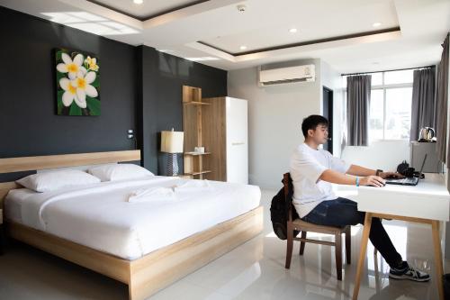 185 surawong hotel