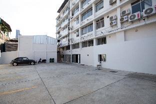 185 surawong hotel