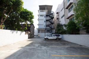 185 surawong hotel