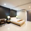 185 surawong hotel