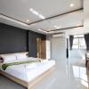 185 surawong hotel