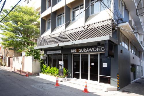 185 surawong hotel