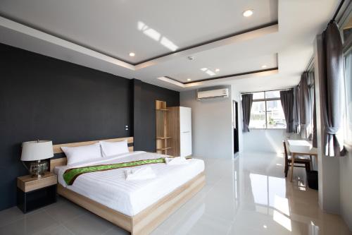 185 surawong hotel