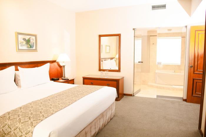 los tallanes hotel and suites