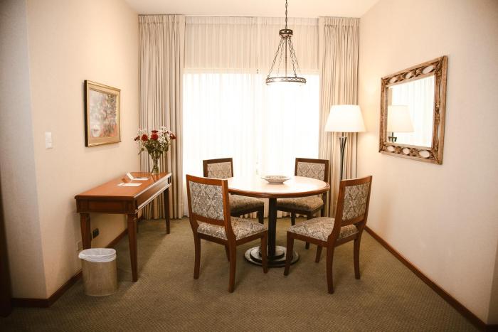 los tallanes hotel and suites