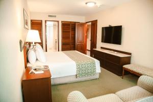 los tallanes hotel and suites