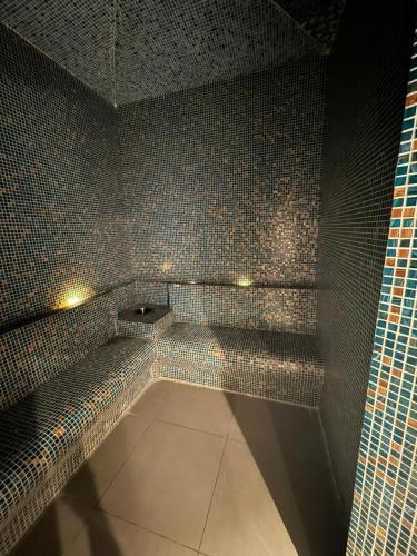 4leisure suites damac esclusiva towers