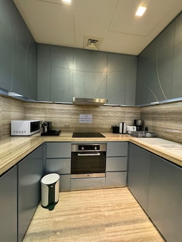 4leisure suites damac esclusiva towers