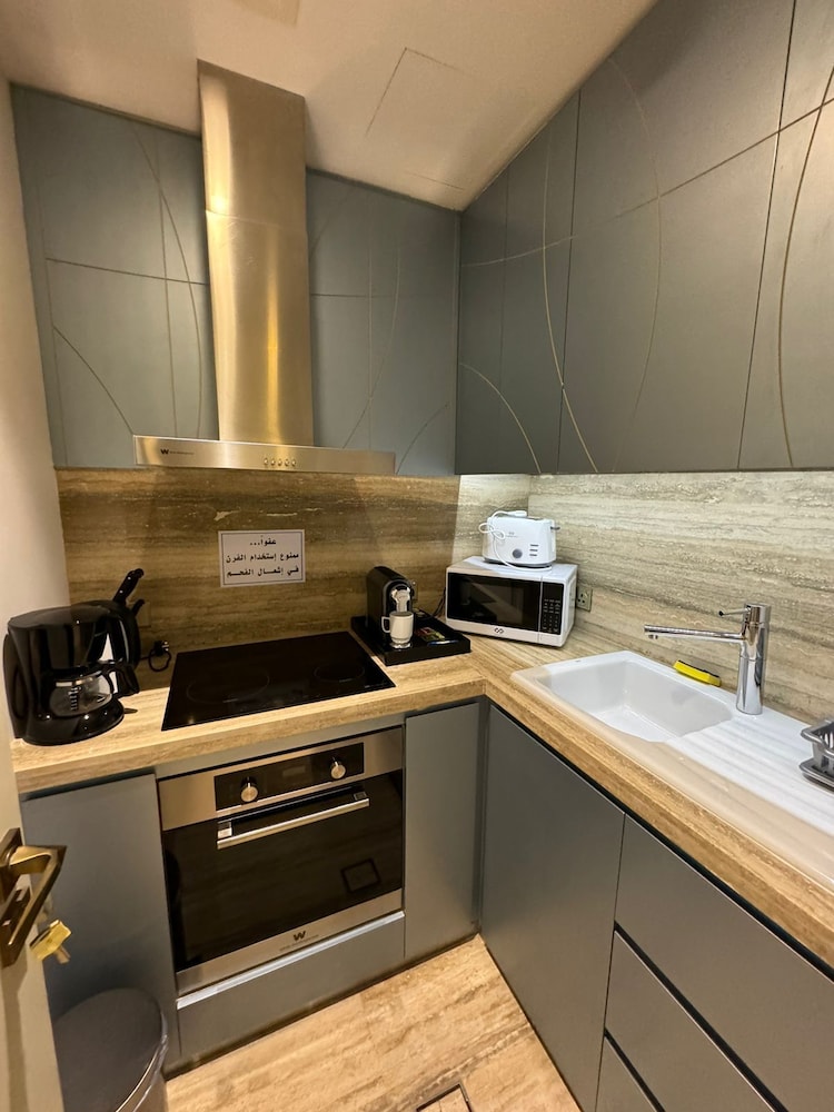 4leisure suites damac esclusiva towers