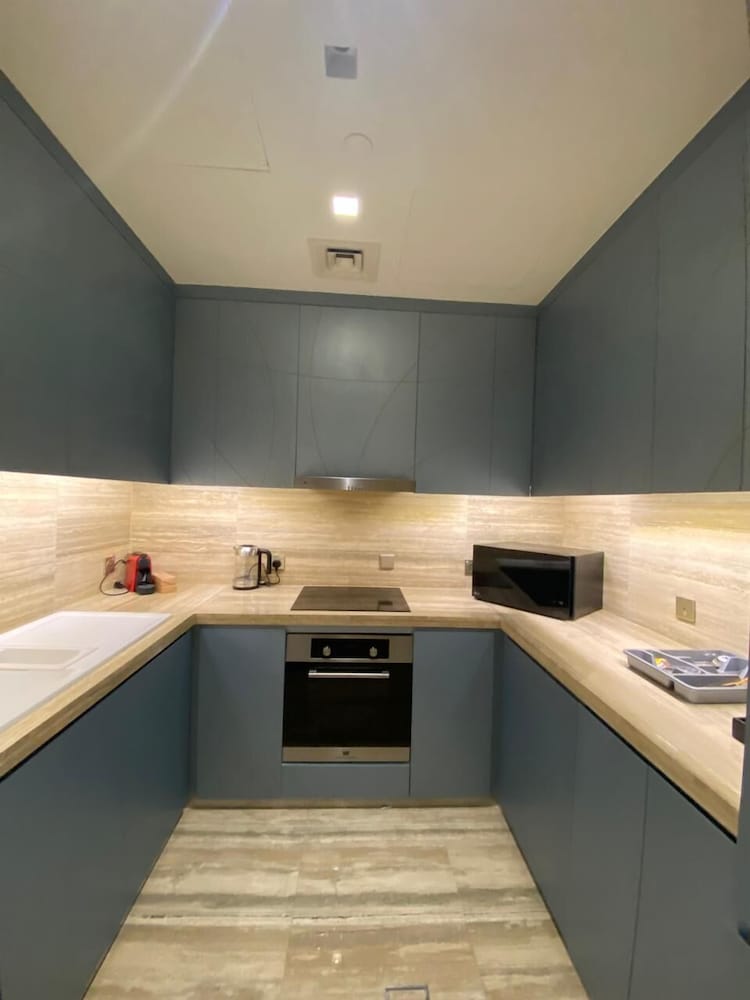 4leisure suites damac esclusiva towers