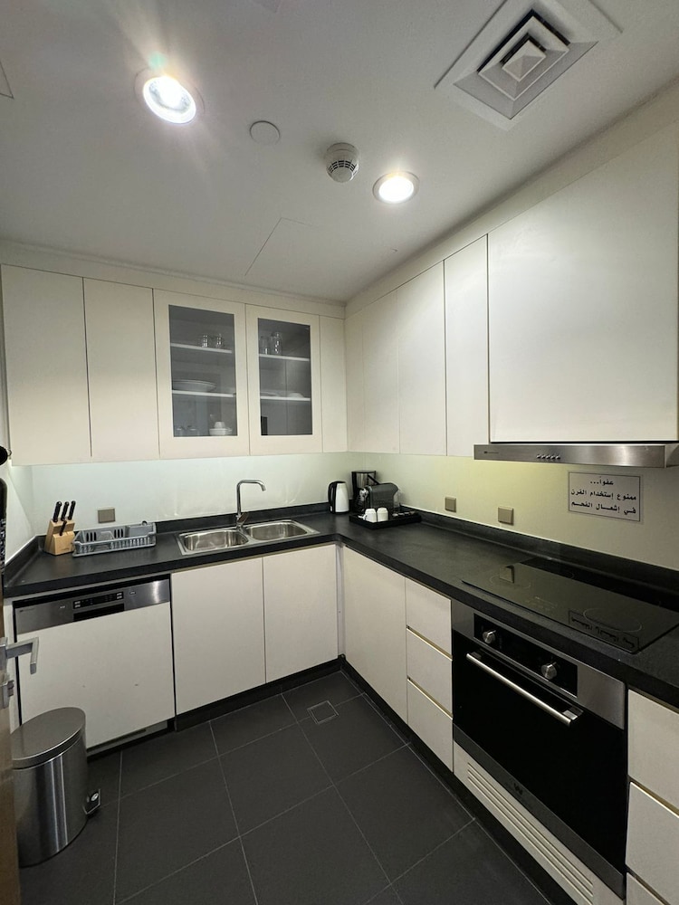 4leisure suites damac esclusiva towers