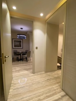 4leisure suites damac esclusiva towers