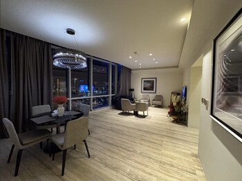 4leisure suites damac esclusiva towers