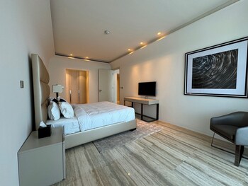 4leisure suites damac esclusiva towers