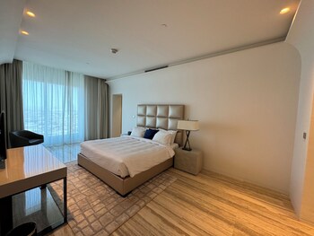 4leisure suites damac esclusiva towers