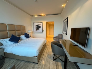 4leisure suites damac esclusiva towers