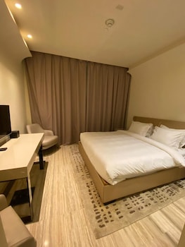 4leisure suites damac esclusiva towers