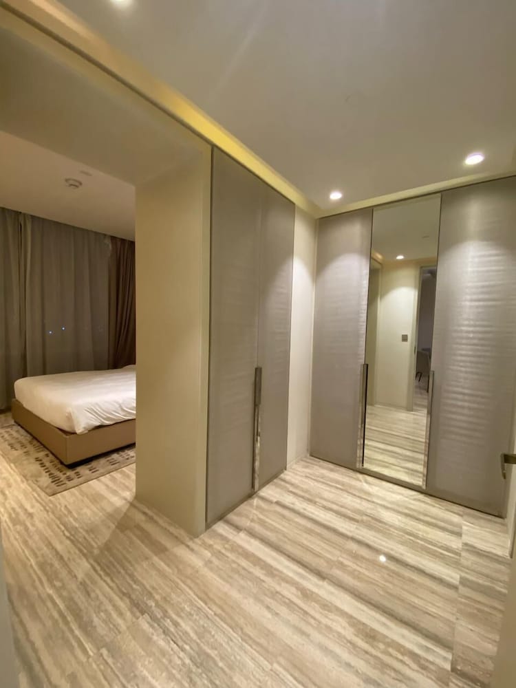 4leisure suites damac esclusiva towers