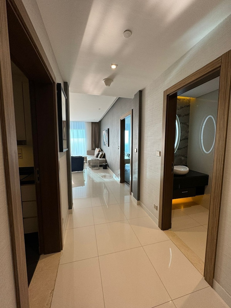 4leisure suites damac esclusiva towers