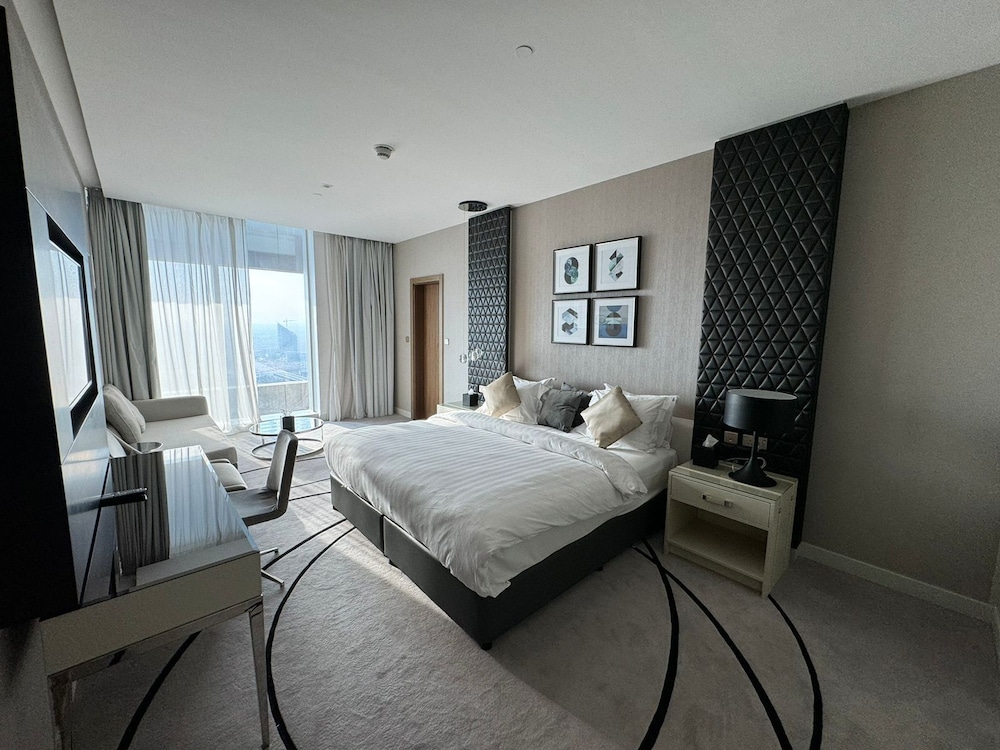 4leisure suites damac esclusiva towers