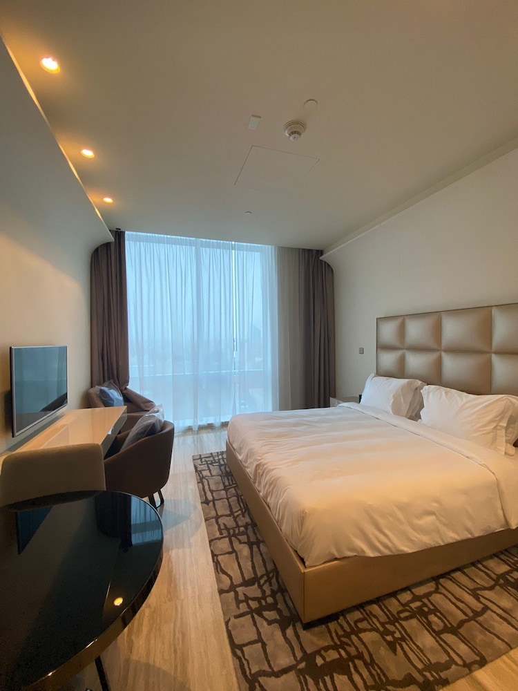 4leisure suites damac esclusiva towers