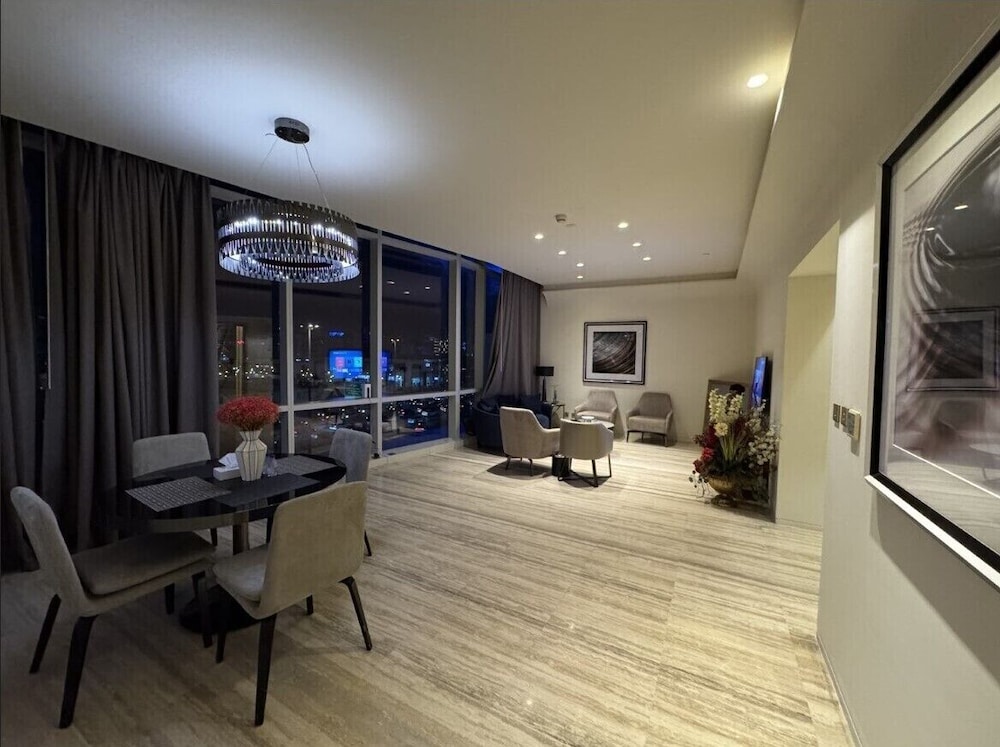 4leisure suites damac esclusiva towers