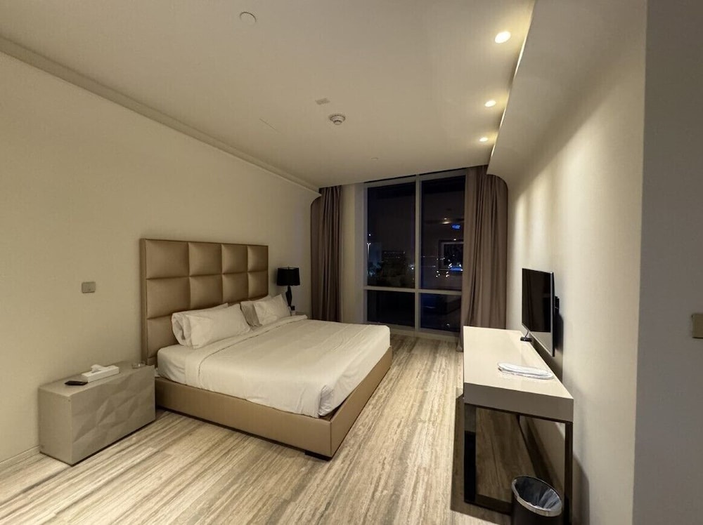 4leisure suites damac esclusiva towers