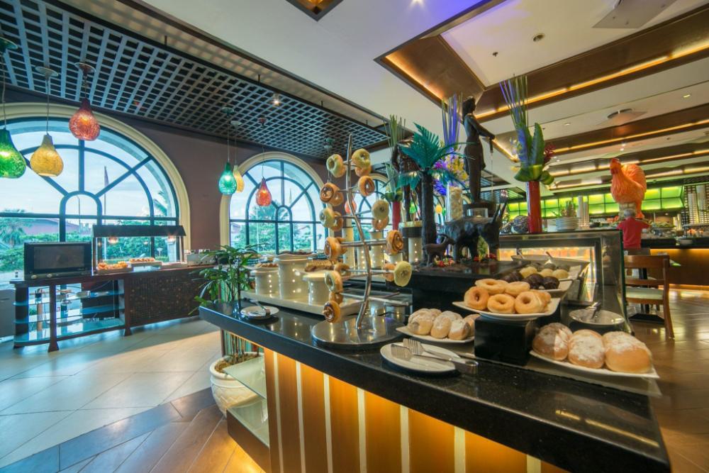 waterfront airport hotel and casino