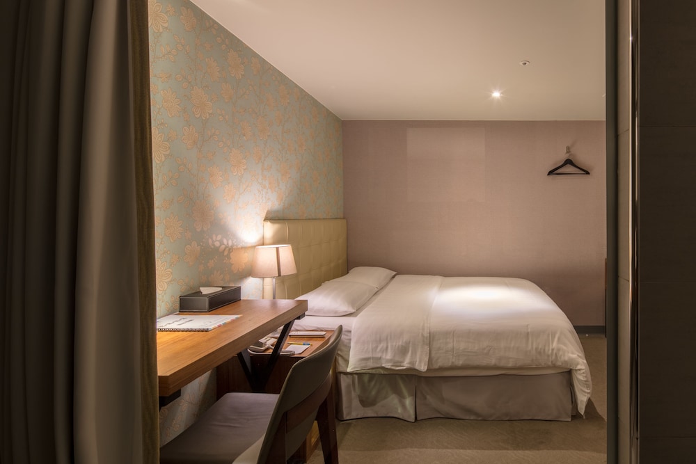 urtrip hotel